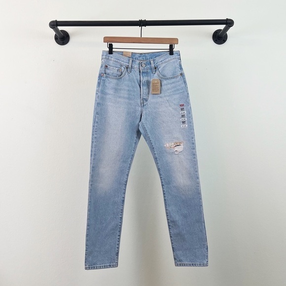 NWT Levi’s 501 Original High Rise Jeans Light Wash Floral Patch Distressed - Picture 4 of 7